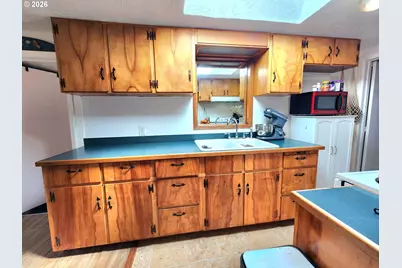 328 E Fifth Ave, Sutherlin, OR 97479 - Photo 13