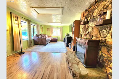 328 E Fifth Ave, Sutherlin, OR 97479 - Photo 7