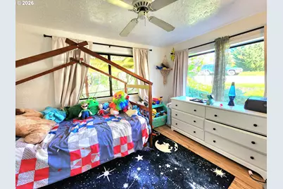 328 E Fifth Ave, Sutherlin, OR 97479 - Photo 9