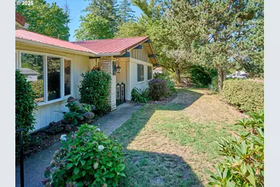 940 SW Main Ave, Mill City, OR 97360 - Photo 31