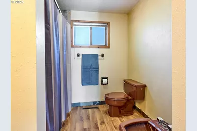 940 SW Main Ave, Mill City, OR 97360 - Photo 25