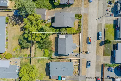 540 E 11th St, Coquille, OR 97423 - Photo 5