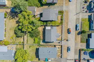 540 E 11th St, Coquille, OR 97423 - Photo 5
