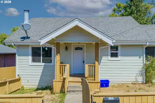 540 E 11th St, Coquille, OR 97423 - Photo 3