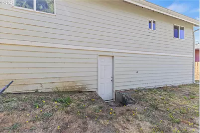 540 E 11th St, Coquille, OR 97423 - Photo 31