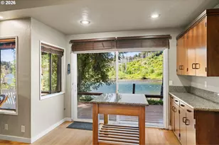 91050 Leashore Dr, Vida, OR 97488 - Photo 11