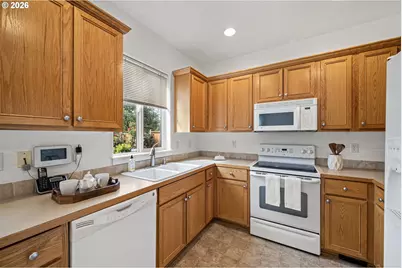 5546 King Arthur Ct, Eugene, OR 97402 - Photo 13