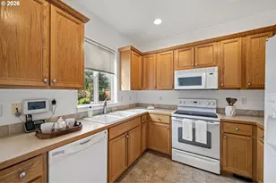 5546 King Arthur Ct, Eugene, OR 97402 - Photo 13