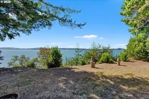 64662 E Bay Rd, North Bend, OR 97459 - Photo 15