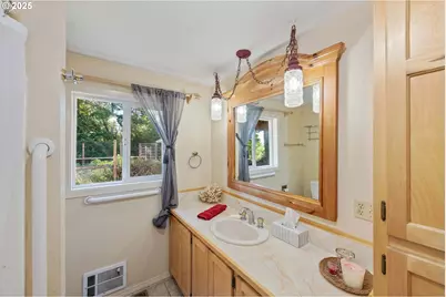 64662 E Bay Rd, North Bend, OR 97459 - Photo 33