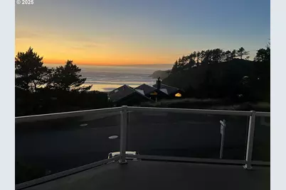747 Oak St, Cannon Beach, OR 97110 - Photo 15