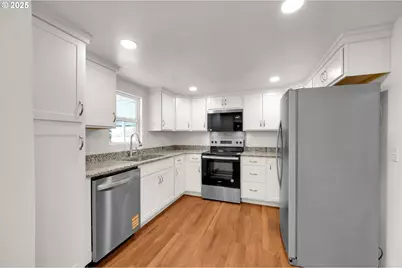 2665 E St, Springfield, OR 97477 - Photo 9