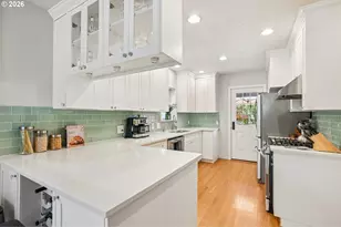 2747 NW Raleigh St, Portland, OR 97210 - Photo 9