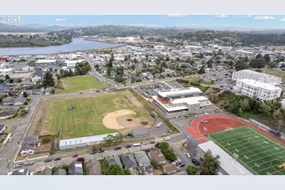 625 S 9th St, Coos Bay, OR 97420 - Photo 23