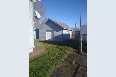 120 SE 7th St, Pendleton, OR 97801 - Photo 3