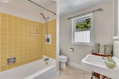 5905 N Minnesota Ave, Portland, OR 97217 - Photo 17