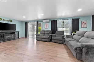 948 NE Queens Ln, Hillsboro, OR 97124 - Photo 9
