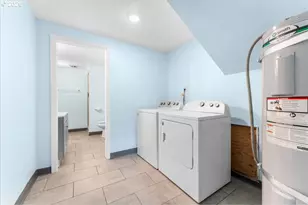 948 NE Queens Ln, Hillsboro, OR 97124 - Photo 29