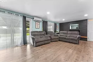 948 NE Queens Ln, Hillsboro, OR 97124 - Photo 7