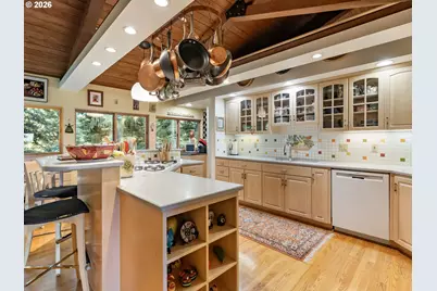6019 SW Woods Ct, Portland, OR 97221 - Photo 13
