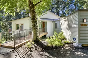 6019 SW Woods Ct, Portland, OR 97221 - Photo 3