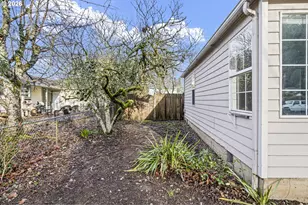 1666 W Myrtle Ave, Roseburg, OR 97471 - Photo 31