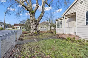 1666 W Myrtle Ave, Roseburg, OR 97471 - Photo 33