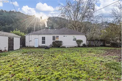 1666 W Myrtle Ave, Roseburg, OR 97471 - Photo 29