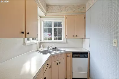 1666 W Myrtle Ave, Roseburg, OR 97471 - Photo 13