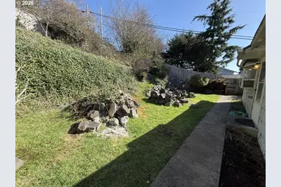 398 Atlantic St, Astoria, OR 97103 - Photo 11