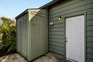 3855 NE Webster St, Portland, OR 97211 - Photo 45