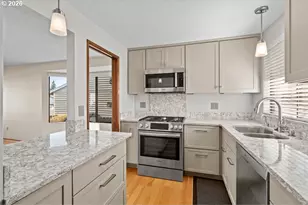 14859 NE Thompson St, Portland, OR 97230 - Photo 11