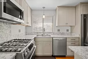 14859 NE Thompson St, Portland, OR 97230 - Photo 13