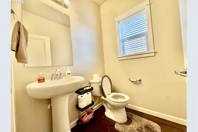 277 SW Mt Rainier St, McMinnville, OR 97128 - Photo 19