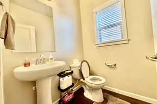 277 SW Mount Rainier St, McMinnville, OR 97128 - Photo 19