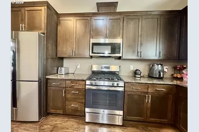 277 SW Mt Rainier St, McMinnville, OR 97128 - Photo 15