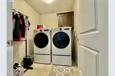 277 SW Mt Rainier St, McMinnville, OR 97128 - Photo 35