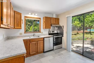 210 W Franklin St, Bingen, WA 98605 - Photo 13