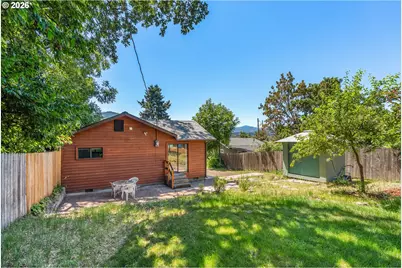 210 W Franklin St, Bingen, WA 98605 - Photo 5