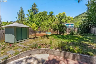 210 W Franklin St, Bingen, WA 98605 - Photo 7