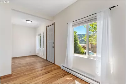 210 W Franklin St, Bingen, WA 98605 - Photo 9