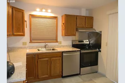 210 W Franklin St, Bingen, WA 98605 - Photo 11