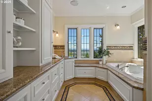 5570 SW Menefee Dr, Portland, OR 97239 - Photo 27