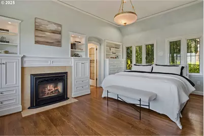 5570 SW Menefee Dr, Portland, OR 97239 - Photo 25