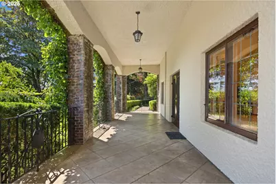 5570 SW Menefee Dr, Portland, OR 97239 - Photo 41