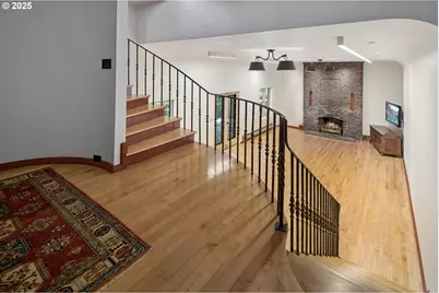 5570 SW Menefee Dr, Portland, OR 97239 - Photo 39