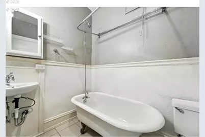 2109 NW Irving St #304, Portland, OR 97210 - Photo 15