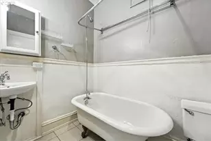 2109 NW Irving St, Portland, OR 97210 - Photo 15