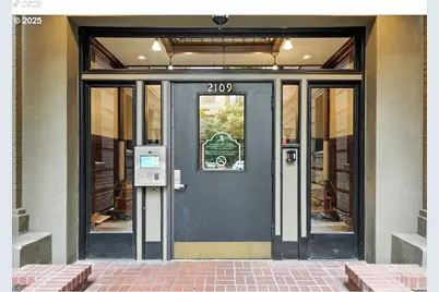 2109 NW Irving St #304, Portland, OR 97210 - Photo 3