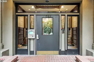 2109 NW Irving St, Portland, OR 97210 - Photo 3